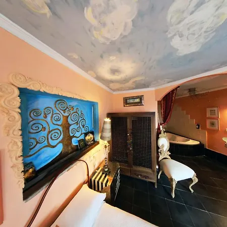 Hotel Utopia